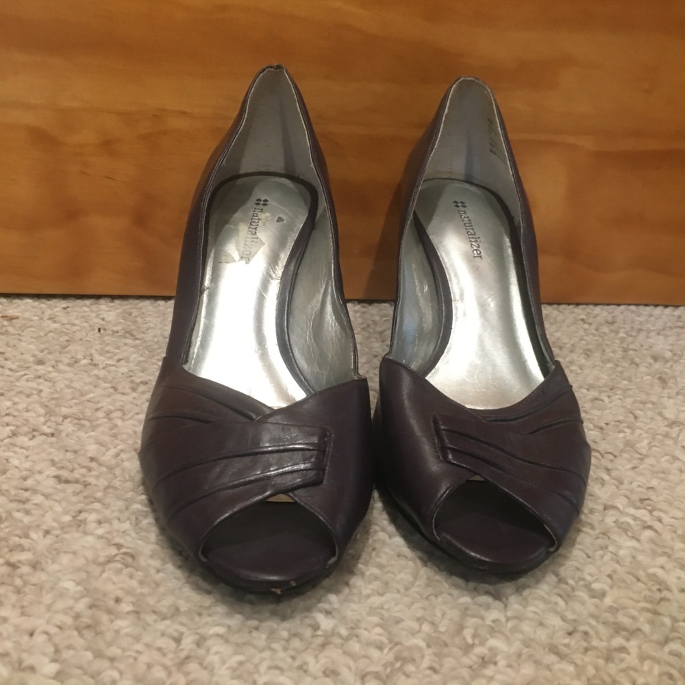 Naturalizer Pumps - Picture 2 of 5